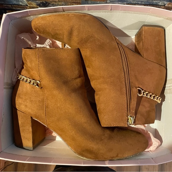 JustFab Mariah Cognac Faux Suede Block Heel Chain Zip Ankle Boots Women Size 12 - Picture 5 of 6